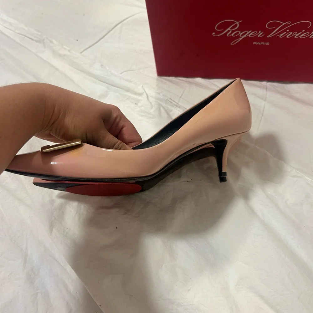 Roger Vivier Blush Pink Heels with Gold Buckle - Picture 3 of 9